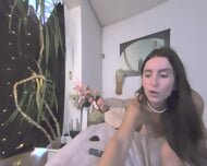 Ariana Petite StripchatVR 2026 10 01T23 42 36 03 00 180 LR