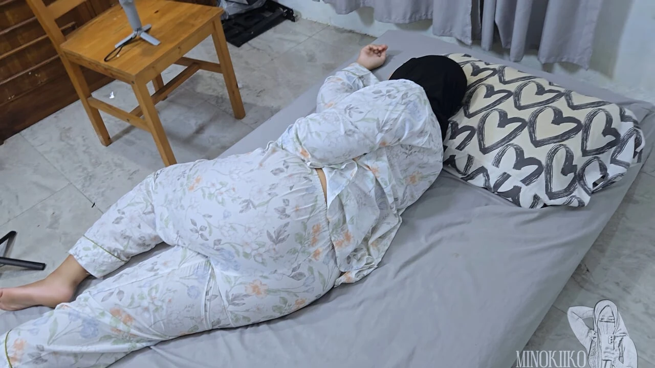 Hijab Sister in Law Laying in My Bed and Taste Her Tight Pussy – Minokiiko